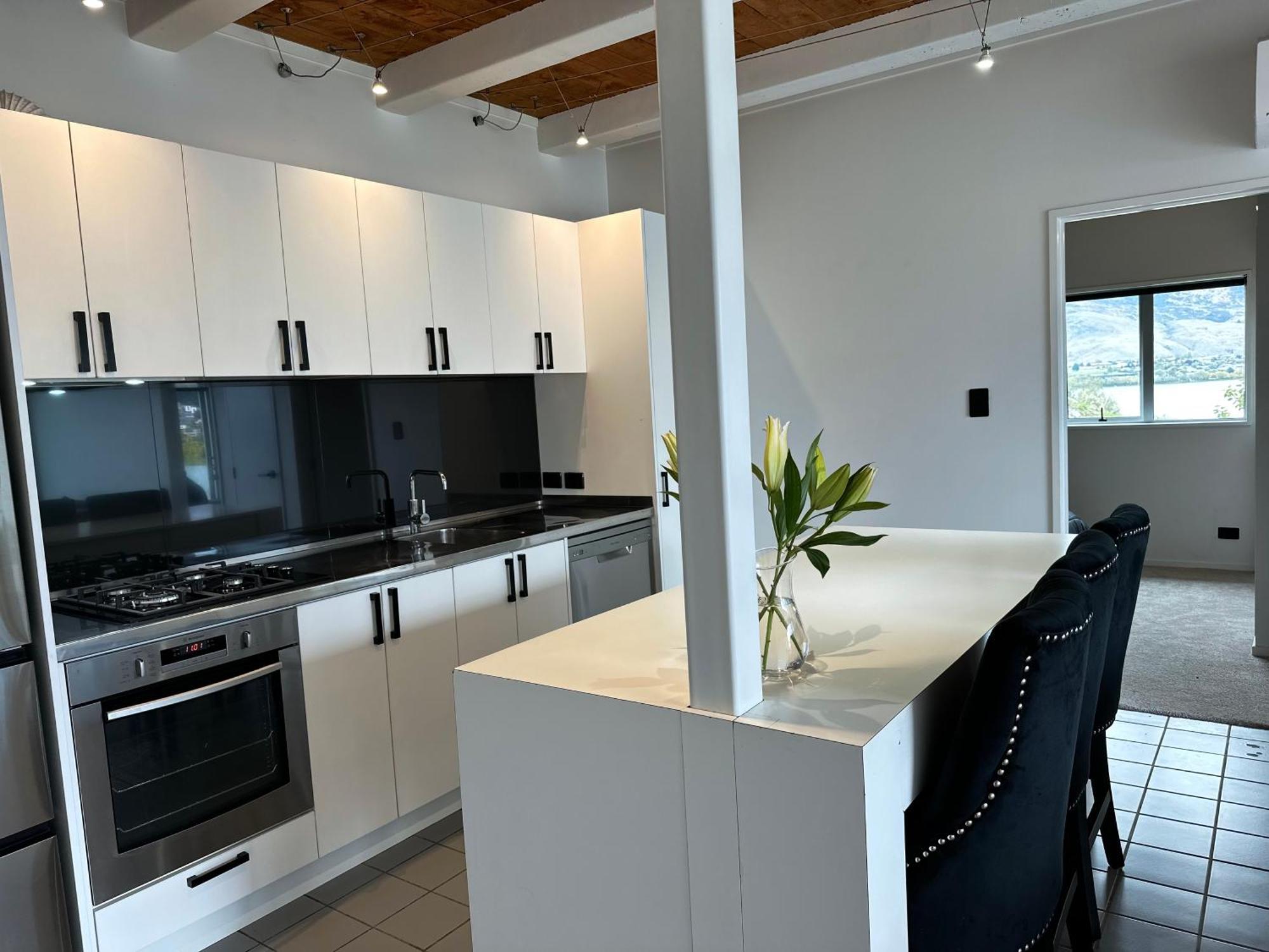 Te Mana - Luxe Lake Apartment Queenstown Exterior photo